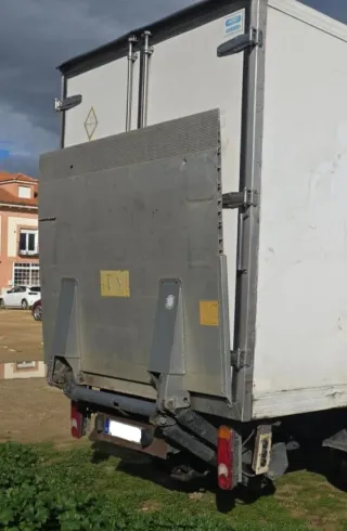 Plataforma elevadora para camión. Como NUEVA !