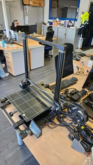 Impresora 3D Anycubic + 2 recambios gris y negro