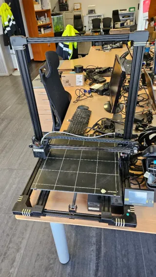 Impresora 3D Anycubic + 2 recambios gris y negro