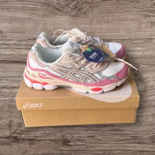 Zapatillas Asics Beige y Rosa