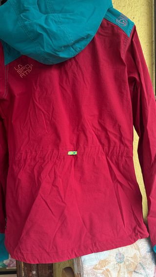 Chaqueta La Sportiva Roja y Turquesa