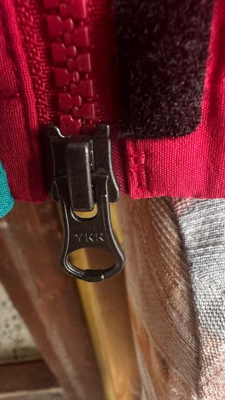 Chaqueta La Sportiva Roja y Turquesa