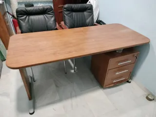 Muebles de oficina: Silla y escritorio