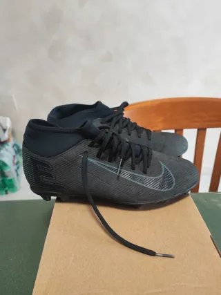 Scarpe da calcio Nike con calzino nere