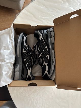 Zapatillas Asics Negras y Grises