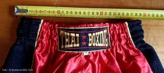 Pantaloneta Muay Thai Negra y Roja