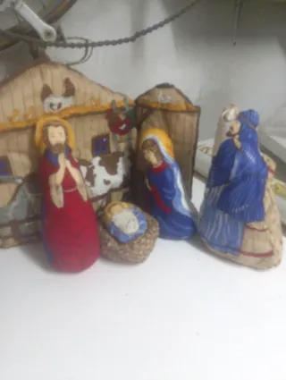 Set di figure per presepe in tessuto artigianale