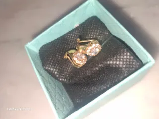 Pendientes dorados con circonitas