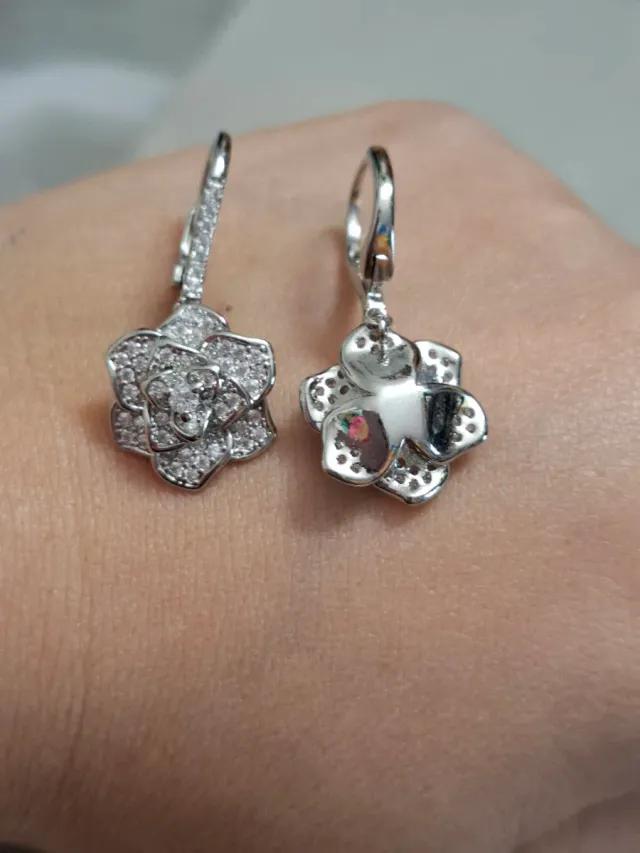 Pendientes Rosa abierta, con mini circonitas.