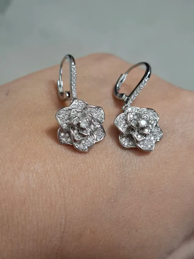 Pendientes Rosa abierta, con mini circonitas.