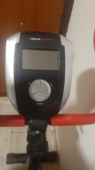 Bicicleta Estática Gris y Roja