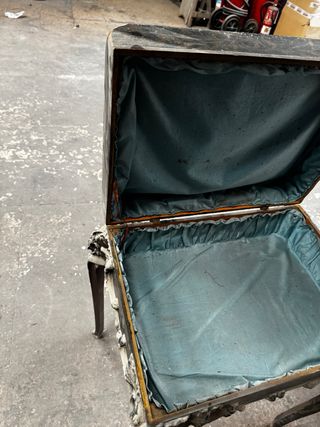 Mesa baúl antigua de madera