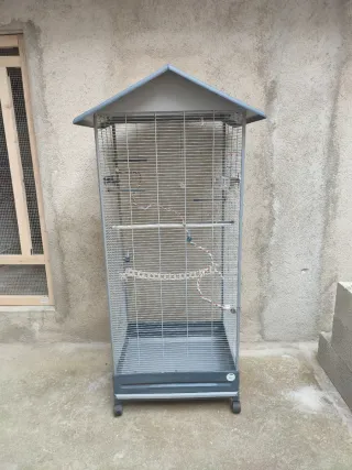 Pajarera con accesorios