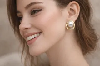 Pendientes  pequeños perla y dorados