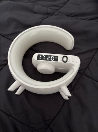 Altavoz con luz y reloj inalámbrico