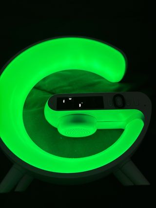 Altavoz con luz y reloj inalámbrico