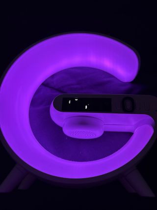 Altavoz con luz y reloj inalámbrico