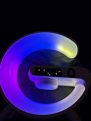 Altavoz con luz y reloj inalámbrico