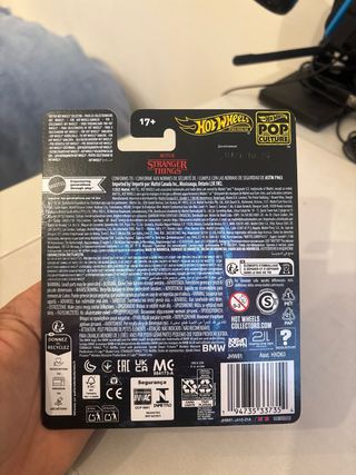 Hot Wheels Premium Stranger Things 1983 BMW 733i