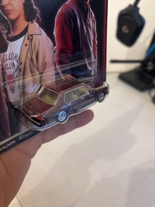 Hot Wheels Premium Stranger Things 1983 BMW 733i