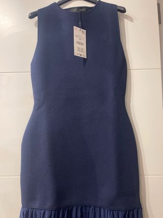 Vestido largo azul marino con volantes