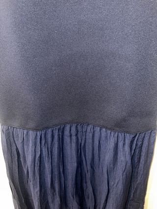 Vestido largo azul marino con volantes