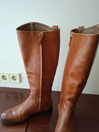 Botas Uterqüe piel natural forradas piel natural.