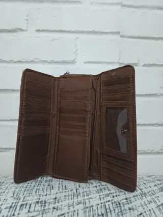 Cartera con estampado.