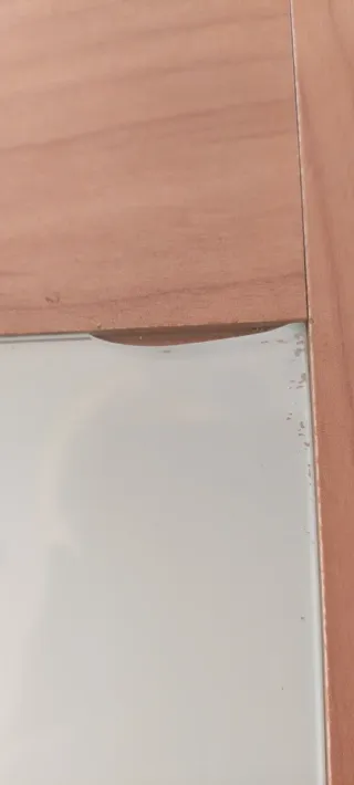 Mesa comedor madera y cristal con 4 sillas.