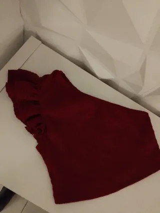 Top burdeos con volantes talla S