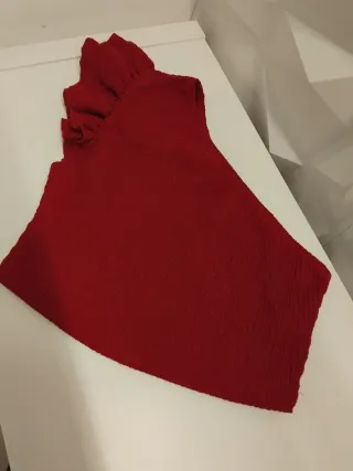 Top burdeos con volantes talla S