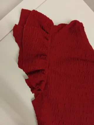 Top burdeos con volantes talla S