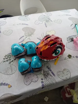 Set Protezioni Bambino: Casco, Ginocchiere, Gomiti