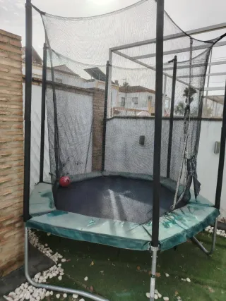 Cama elástica con red de seguridad