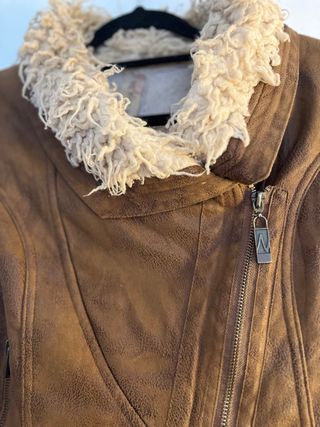 Chaqueta marrón mujer con peluche