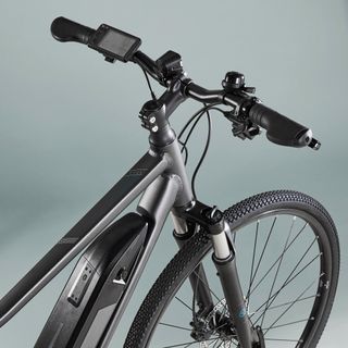 Bicicleta eléctrica de trekking aluminio monoplato 8V