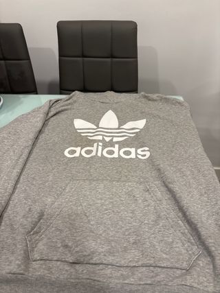 Sudadera Adidas Gris con bolsillo