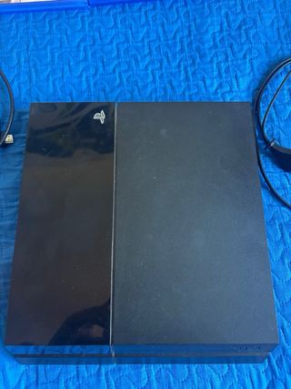 PS4 (PlayStation 4) con 2 controller e 3 giochi