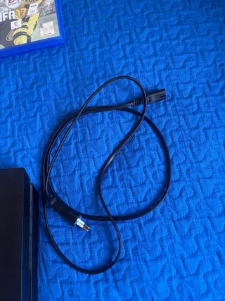 PS4 (PlayStation 4) con 2 controller e 3 giochi