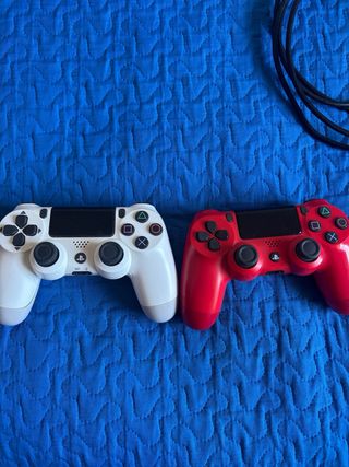 PS4 (PlayStation 4) con 2 controller e 3 giochi