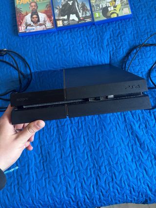 PS4 (PlayStation 4) con 2 controller e 3 giochi