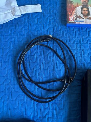 PS4 (PlayStation 4) con 2 controller e 3 giochi