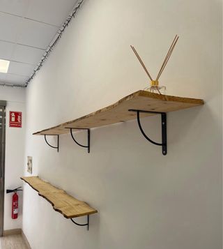 Estantería rústica madera y metal. Precio por ud