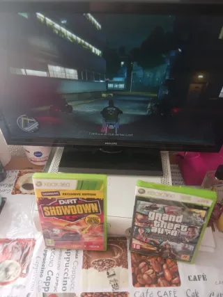 Xbox 360 Blanca con Mando Dorado