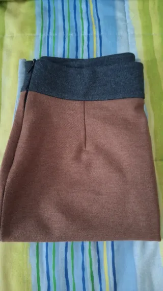 Falda de colores marrón y gris