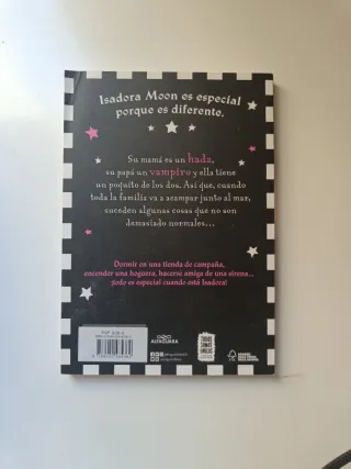 Isadora Moon va de excursion / Isadora Moon Goe...