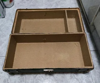 Baúl vintage madera y metal