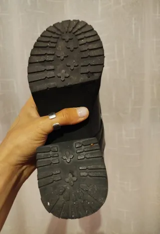 Zapatos de plataforma negros con hebillas