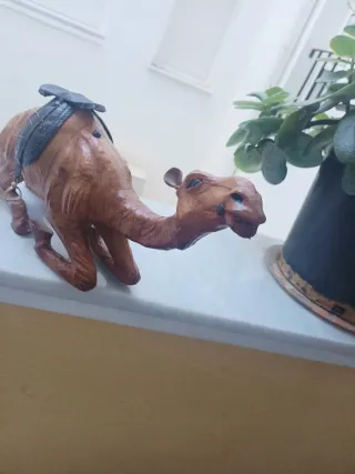 Figura de camello decorativa