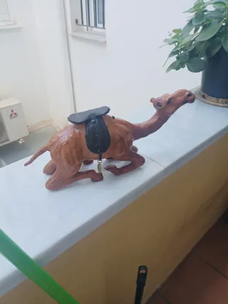 Figura de camello decorativa
